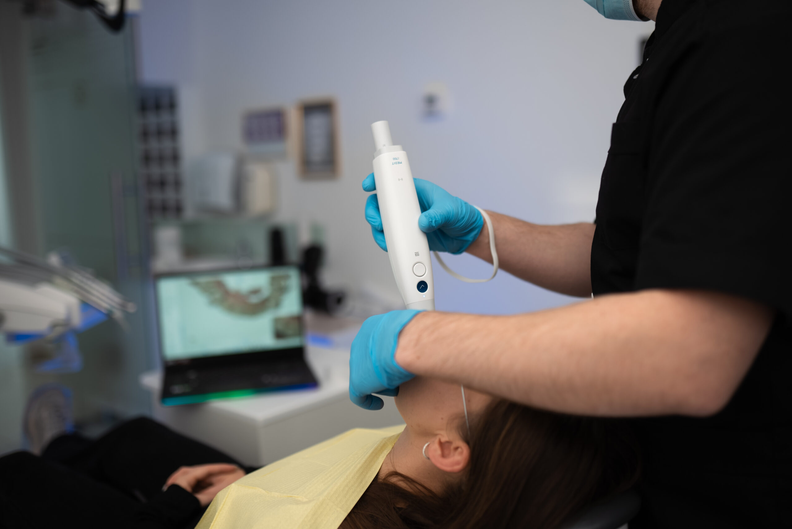 Scanner-ul intraoral digital MEDIT I-700